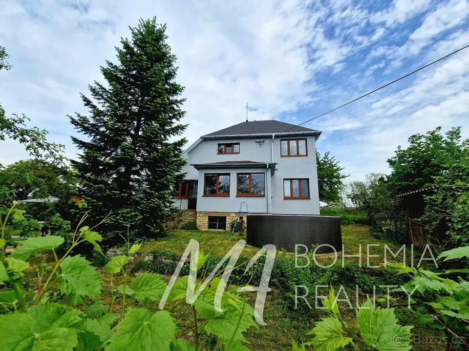 Prodej rodinného domu s velkou zahradou 2.302 m2. Mělník - V