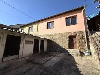 PRONÁJEM RODINNÉHO DOMU 2+1 SE ZAHRADOU V OBCI ROSICE