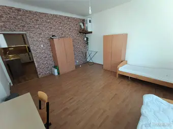 Pronájem zděného bytu 2+1 v Č.B. bez provize RK