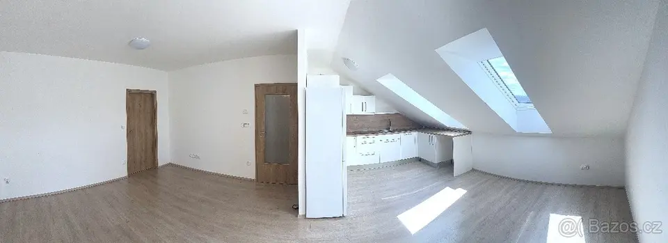 PRONÁJEM BYTU 4+KK SE 2 PARKOVACÍMI STÁNÍMI V JINAČOVICÍCH