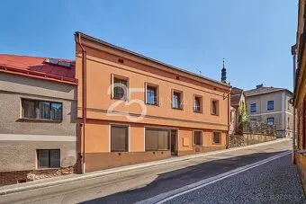 Prodej rodinného domu k bydlení i podnikání v obci Úpice, ok