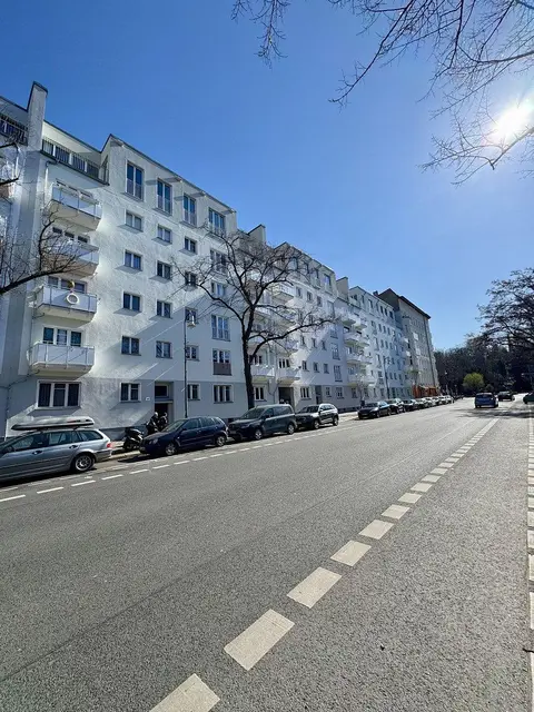 Prodej bytu 1+1 27 m², Großbeerenstraße 45, Berlin