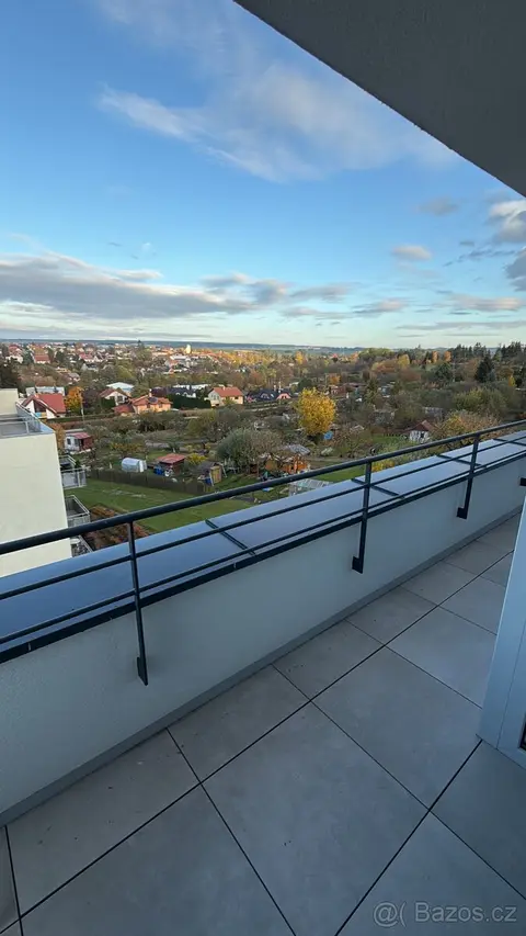 BYT 2+KK+ stresni luxusni terasa,60,78m2,IHNED K DISPOZICI.