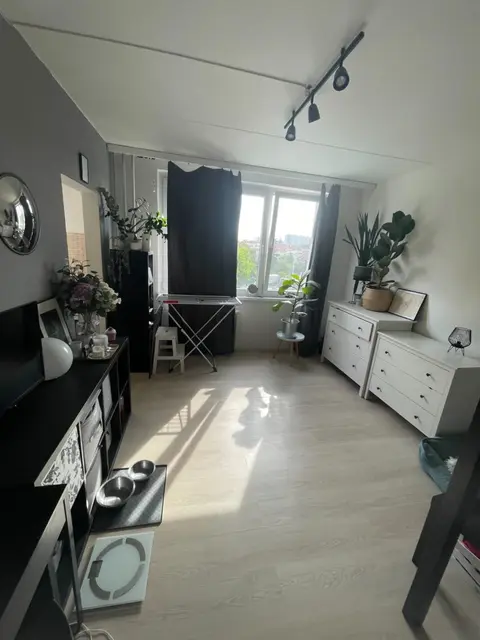 Pronájem bytu 1+1 30 m², Benkova, Praha