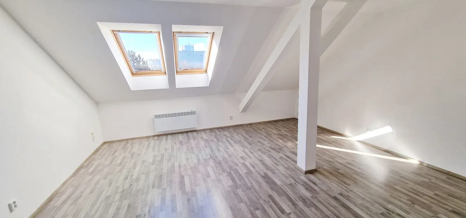 Pronájem bytu 1+kk 46 m², Zdařilá, Praha