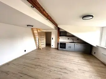 Prodej podkrovního bytu 1+kk, 43 m², Krnov – Albrechtická